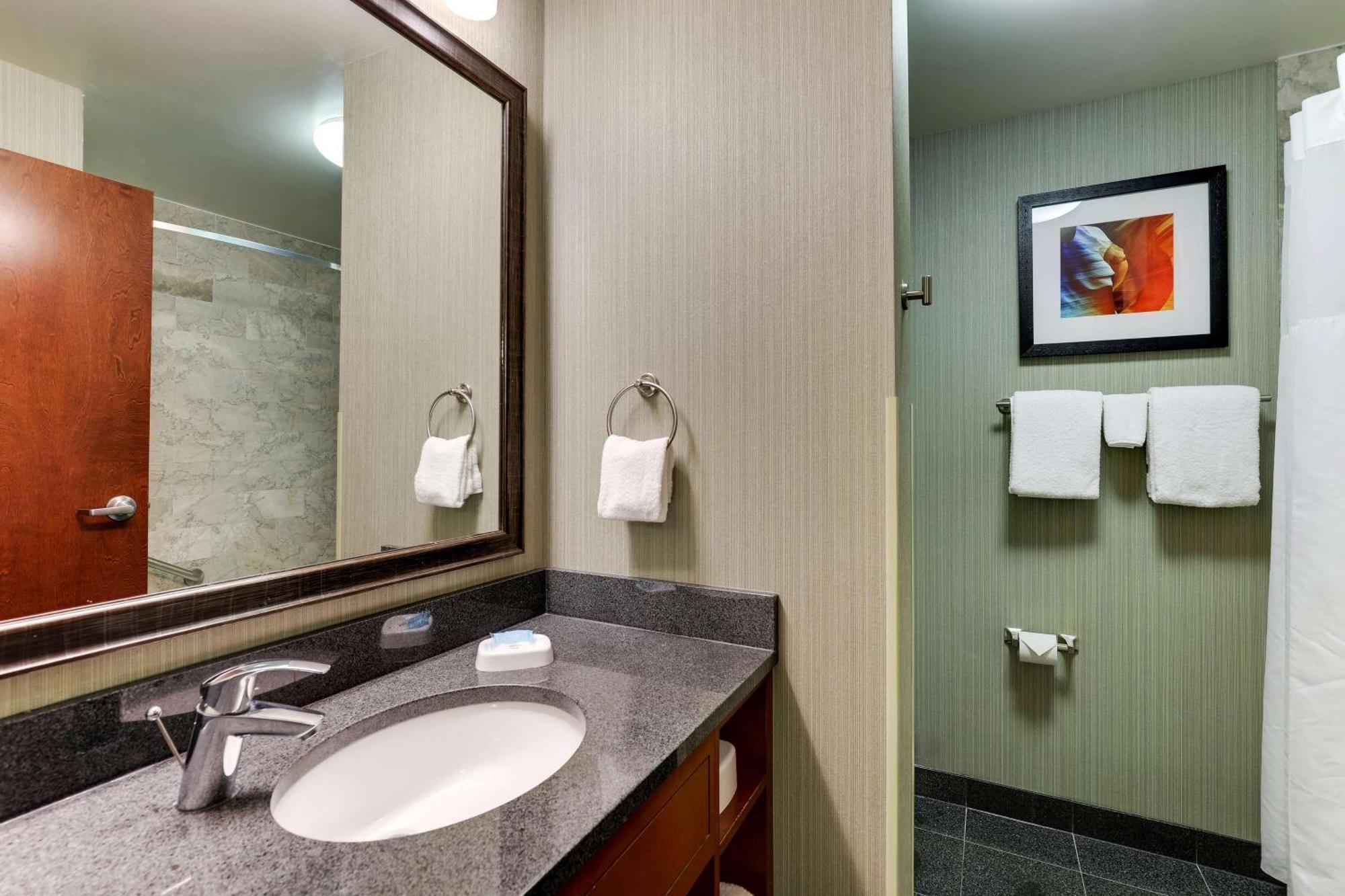 Drury & Phoenix Fashion Center Hotel 3*